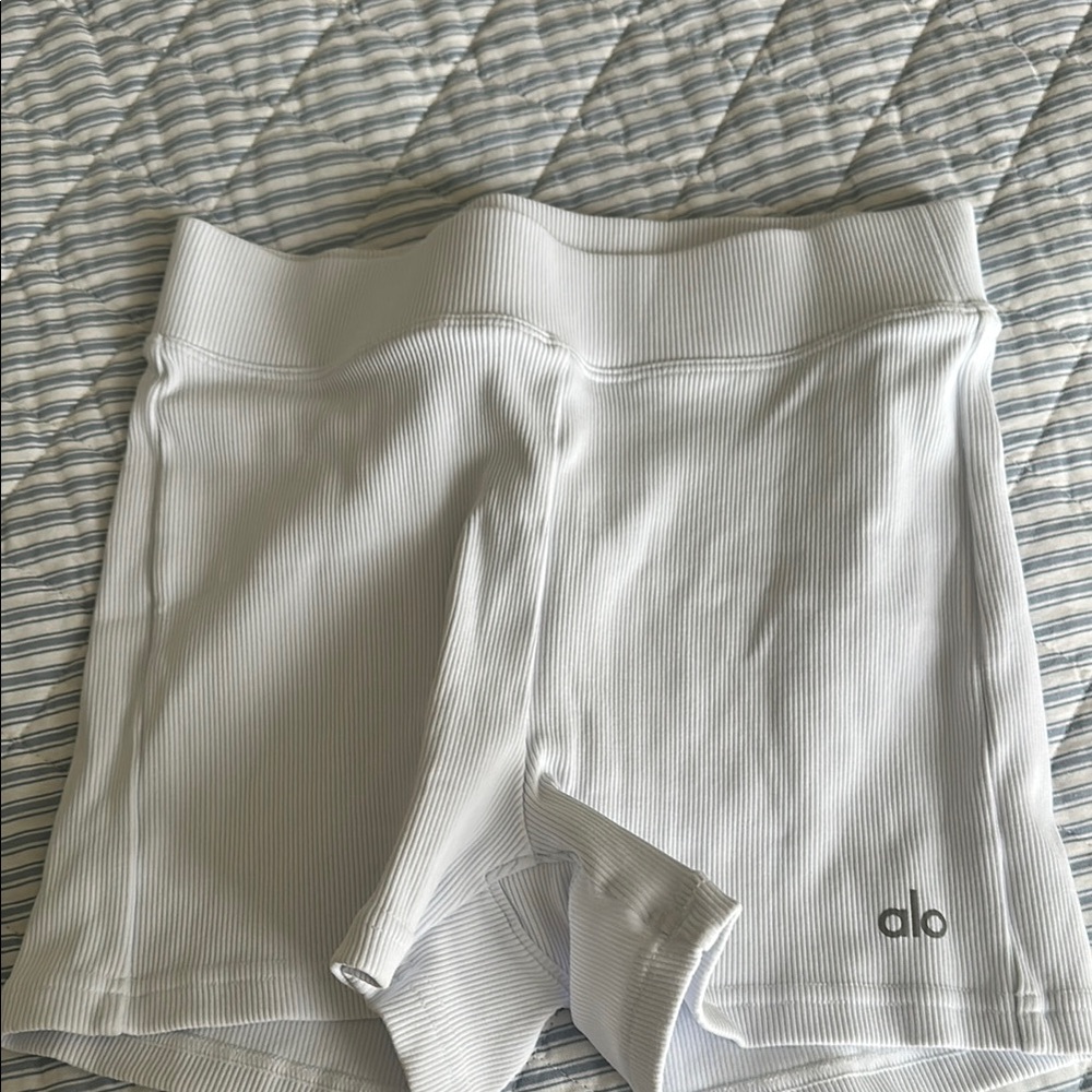 ALO Yoga Women's White Ribbed Shorts
